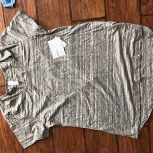 BNWT Lularoe classic T